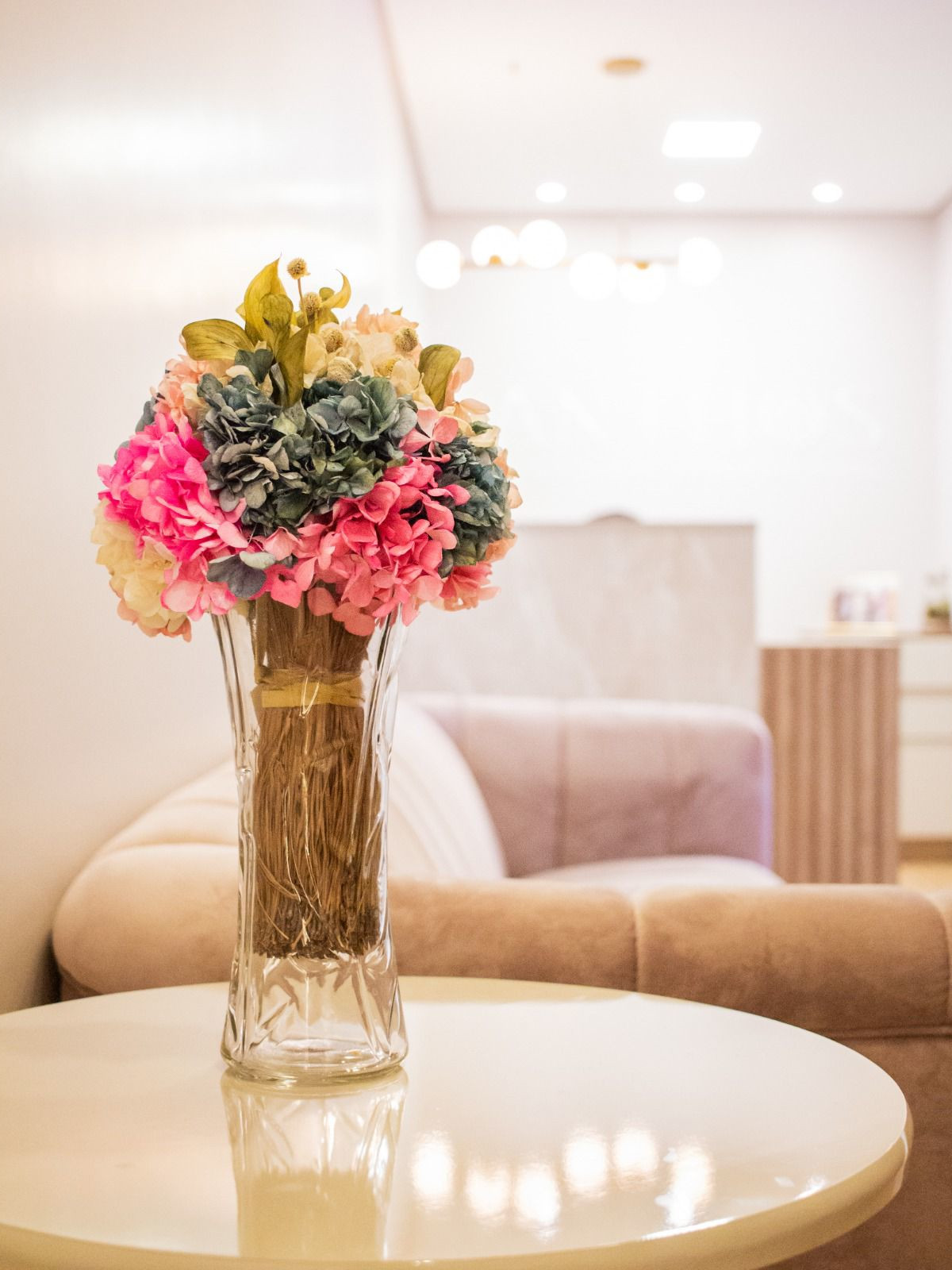Detalhe do ambiente terapêutico com decoração clean